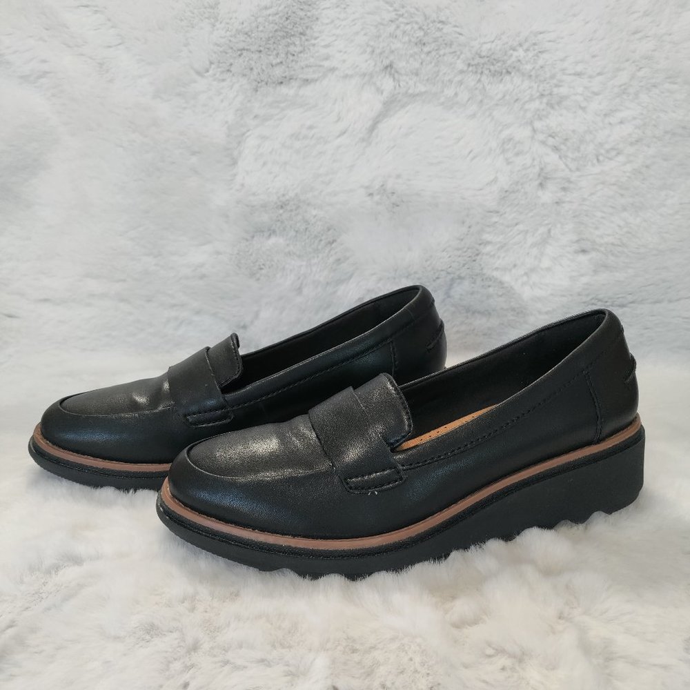 Clarks Women's Black Sharon Gracie Round-Toe Loafers Size 5.5M US